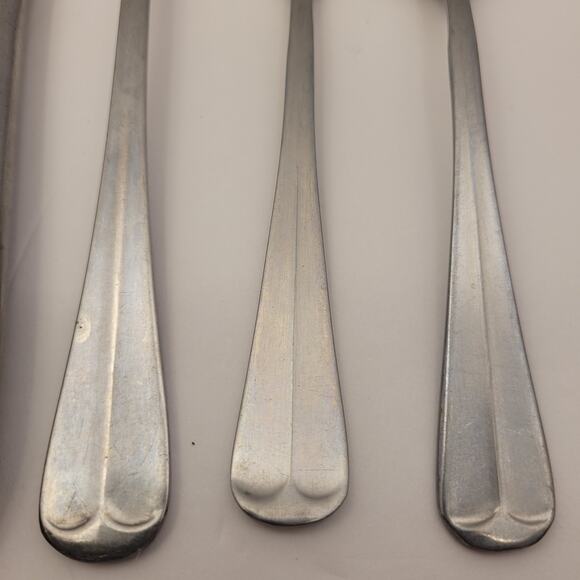 Present 4-Piece Flatware Set Knife Dinner Fork Salad Fork Teaspoon Stainless - Picture 5 of 9